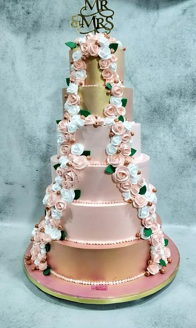 Tall and Pretty  - Cake by Michelle's Sweet Temptation