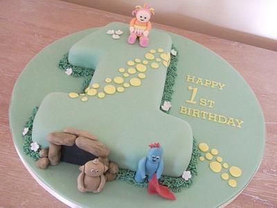 In The Night Gardern Number 1 - Cake by lyndseyscakes