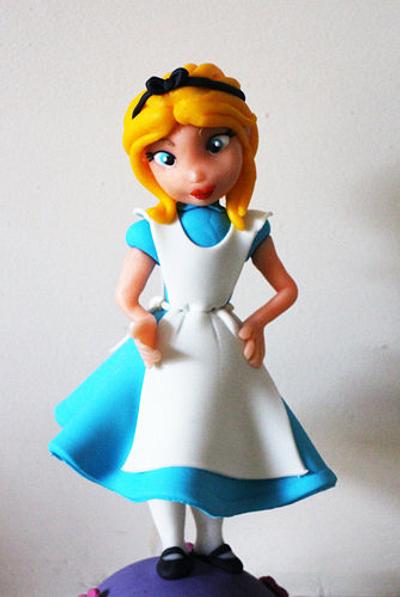 Alice Cake topper - Cake by Etty