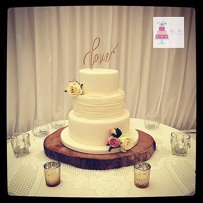 Simple clean wedding cake - Cake by Littlebirdcakecompany