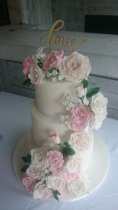 Romantic blush rose wedding cake - Cake by SugarMagicCakes (Christine)