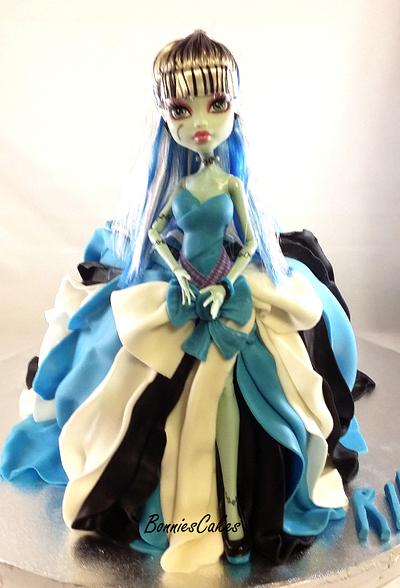 Monster High doll cake - Cake by bonniescakes