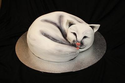 Kitty Cat - Cake by Courtney Noble