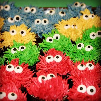 Mini monster cupcakes - Cake by Tinaz  @ Tinzi's