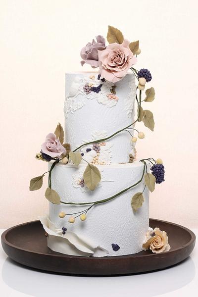 Pure romance - Cake by Annasworldofsweets