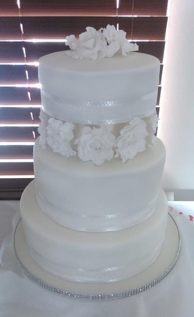 3 teir wedding with roses - Cake by jacs4026