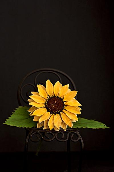 Gumpaste sunflower - Cake by Tina Nguyen