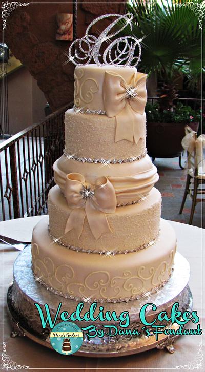Ivory pearl wedding cake - Cake by Dana´s Fondant