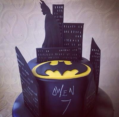 Batman  - Cake by Missyclairescakes