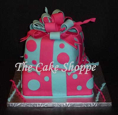 Gift Box cake - Cake by THE CAKE SHOPPE