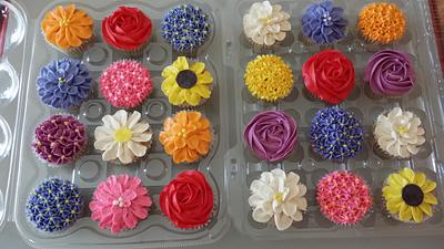 Flower Garden cupcakes - Cake by LisaB