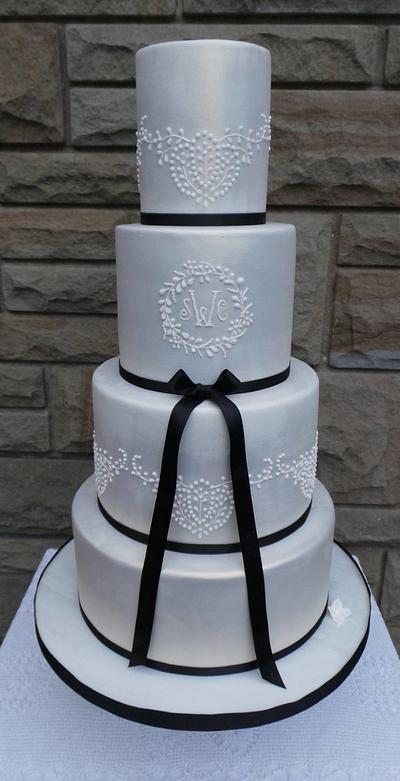 Black and Gold - Cake by TiersandTiaras