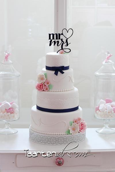 Weddingcake mr&mrs - Cake by TaartenDroom