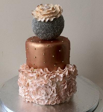 First ruffle cake - Cake by CakeMeHappy15