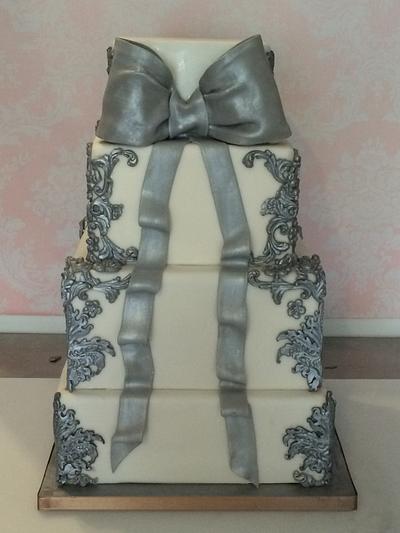 Fairy wedding cake silver & bow - Cake by Sweet Factory 