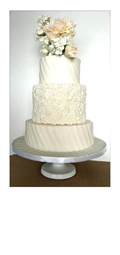Pleats and bass relief  - Cake by claudiamarcel