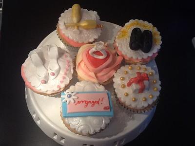 Engagement cupcakes. - Cake by CupNcakesbyivy