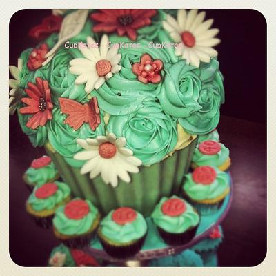 BUTTERFLY GARDEN GIANT CUPCAKE TOWER - Cake by cupkates