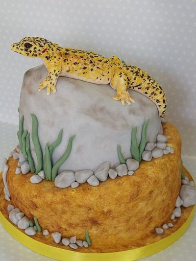 basking leopard gecko  - Cake by zoe