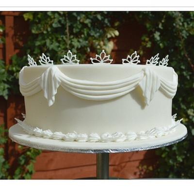 Simple lace - Cake by Rebecca Grace