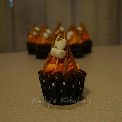 Campfire Cupcakes - Cake by Kelly Stevens