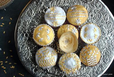 GOLD AND SILVER CUPCAKES - Cake by Jessica MV