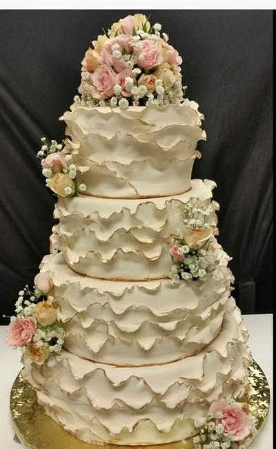 Vintage / ruffles / wedding - Cake by AdrianaRBruno