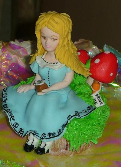 Alice in Wonderland - Cake by Sweets and CHocolat Creations  by Denise de Neira