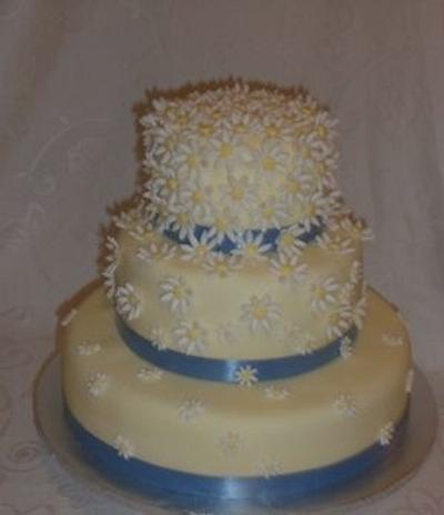 Daisy wedding cake - Cake by Maggie Rosario