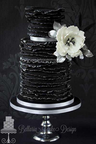 Black friday ruffles birthday cake - Cake by Bellaria Cake Design 