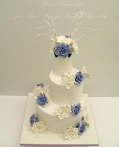 WEDDING CAKE - LILIAC AND WHITE - Cake by Lara Costantini