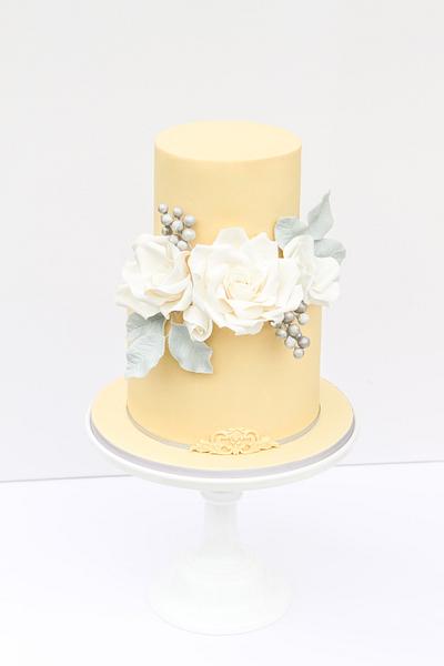 Winter Rose Bouquet Cake - Cake by Alma Pasteles