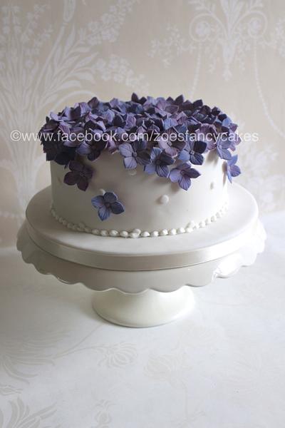 simple hydrangea cake  - Cake by Zoe's Fancy Cakes