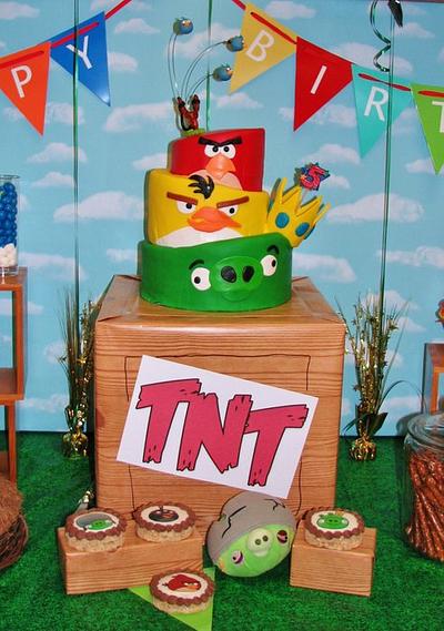 Angry Birds Topsy Turvy - Cake by Tiff