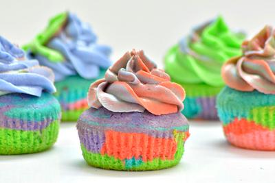 colourful cupcakes - Cake by Aarthi