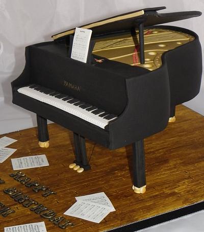 Grand Piano - Cake by Kazmick