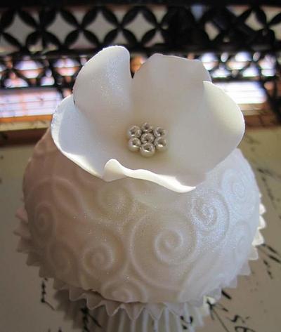 Vintage Style Cupcakes  - Cake by Shawna