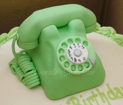 Retro Rotary Phone Cake Topper - Cake by DaniellesSweetSide