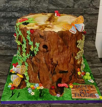Tree stump cake - Cake by Terrie's Treasures 