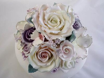 Sugar Flowers - Cake by Karina Leonard