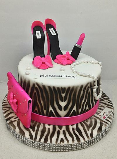 Zebra, stiletto and make up - Cake by Özlem Avcıkurt