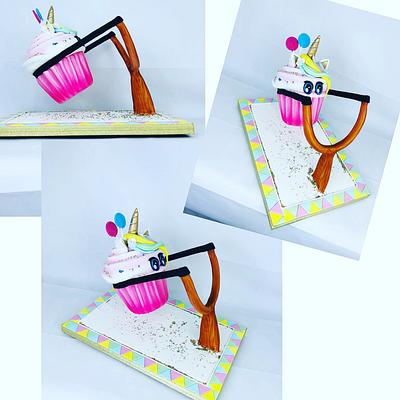 Cupcakes unicorn gravity - Cake by Cindy Sauvage 