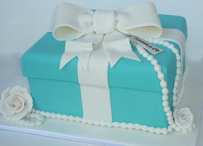 Tiffany gift box cake - Cake by Cakery Creation Liz Huber