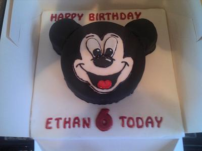 mickey mouse  - Cake by maggie thompson