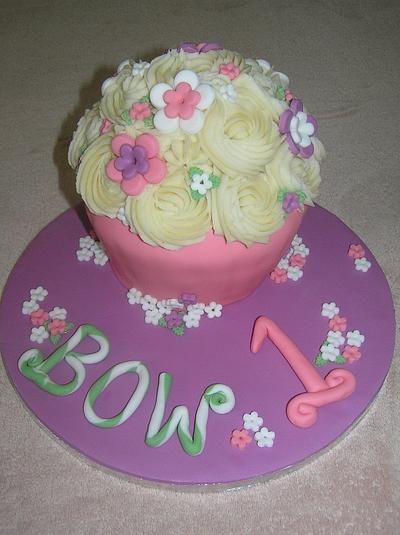 Giant Cupcake - Cake by Barbora Cakes
