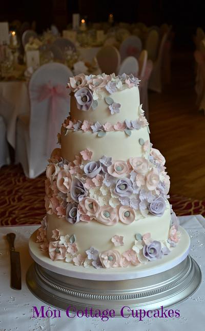 pastel wedding cake - Cake by Môn Cottage Cupcakes