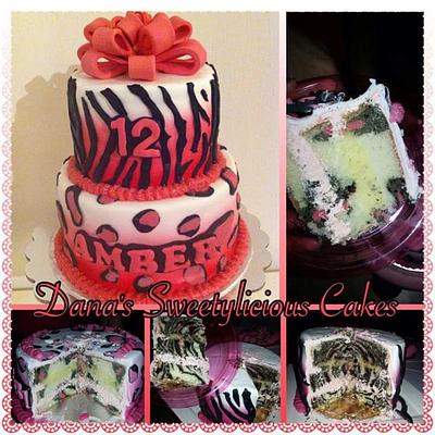 Zebra and leopard cake inside en outside - Cake by Dana Bakker