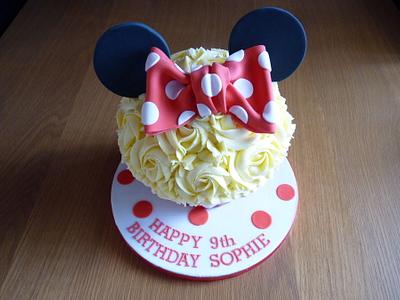 Minnie Mouse Giant Cupcake - Cake by Sharon Todd