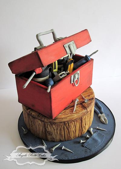 A vintage toolbox - Cake by Angela Penta