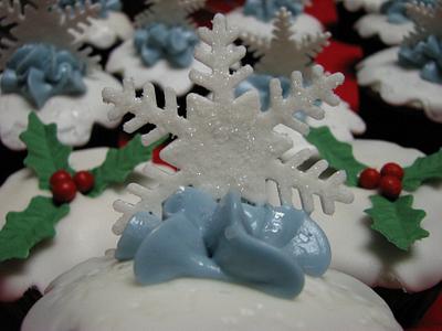 Christmas Cupcakes - Cake by Frost it Fancy Cakes